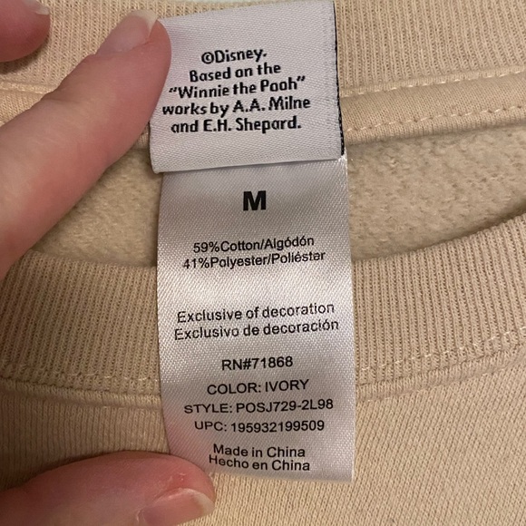 Disney Winnie the Pooh EUC Sweatshirt. ‘3-D’ effect with soft Pooh! Adult Medium - Picture 3 of 6